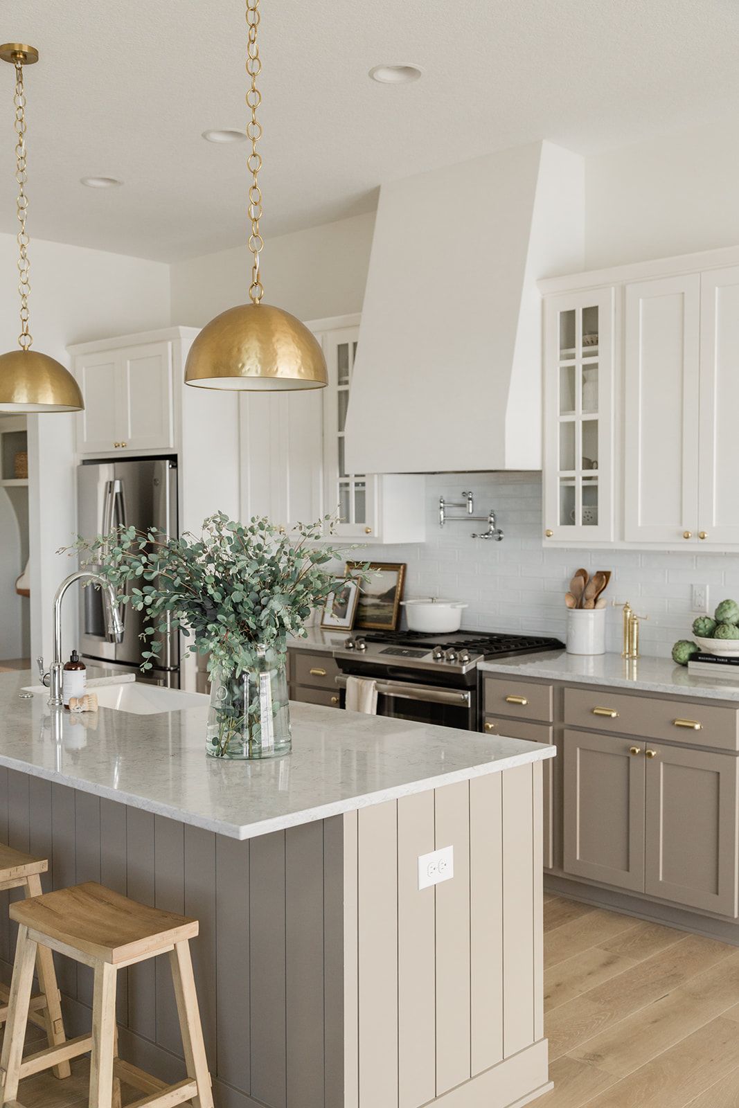 How to Choose the Perfect Kitchen Colors
for Your Home