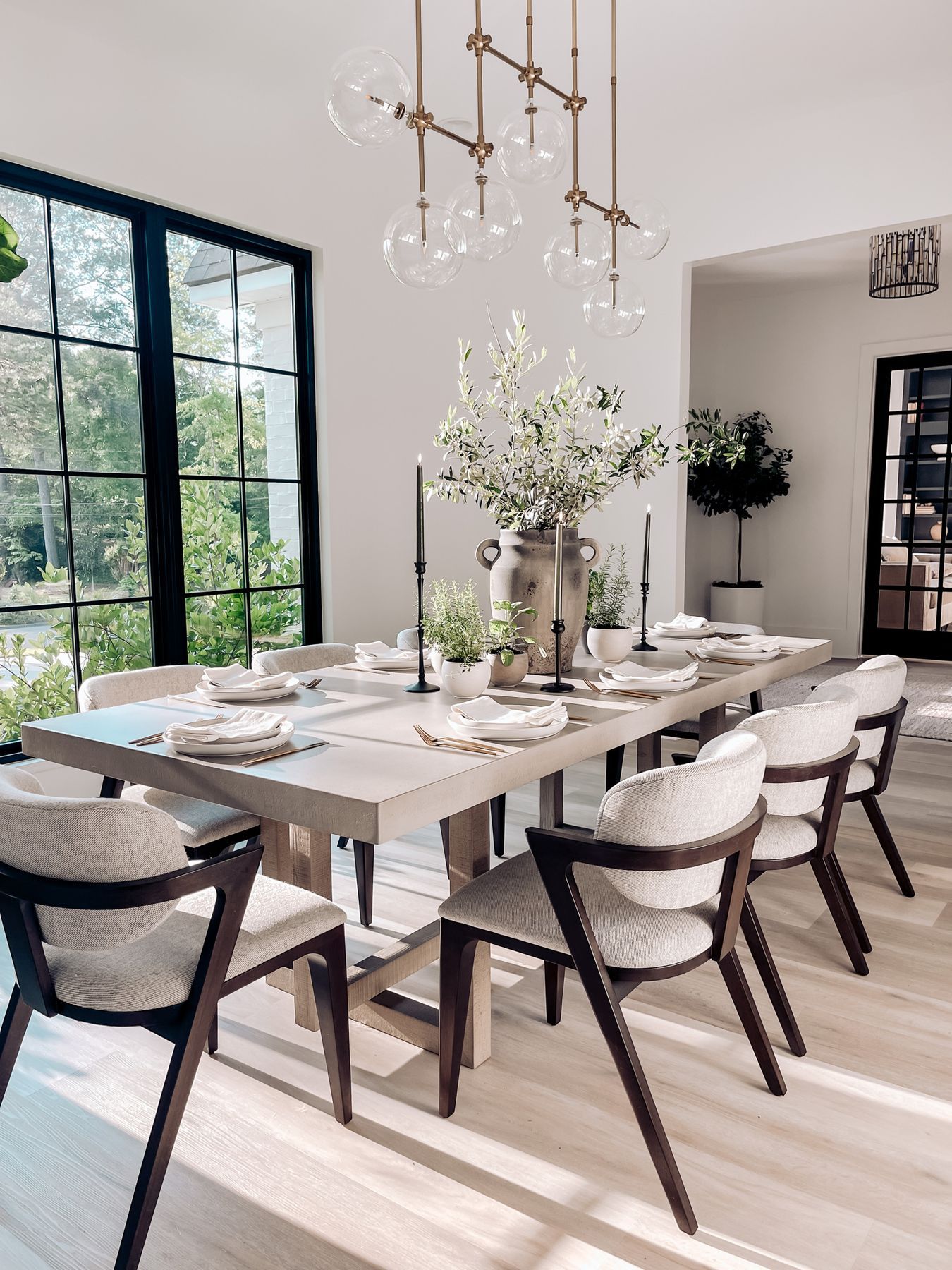 Modern Dining Room Brings More class to  Your Home