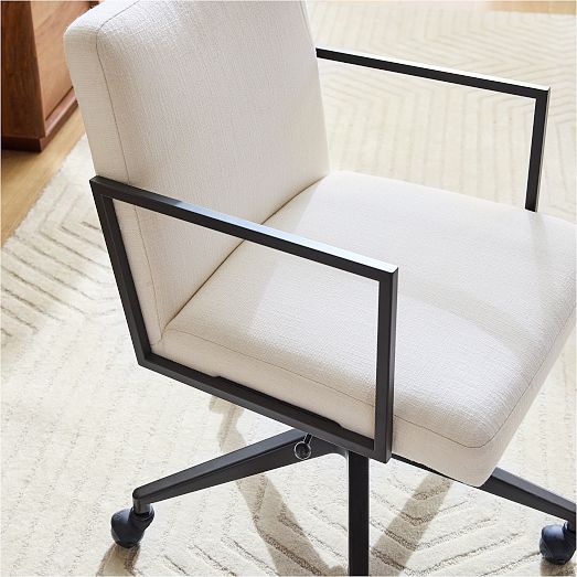 Modern Office Chair for Staying Comfy and  Fresh at Office