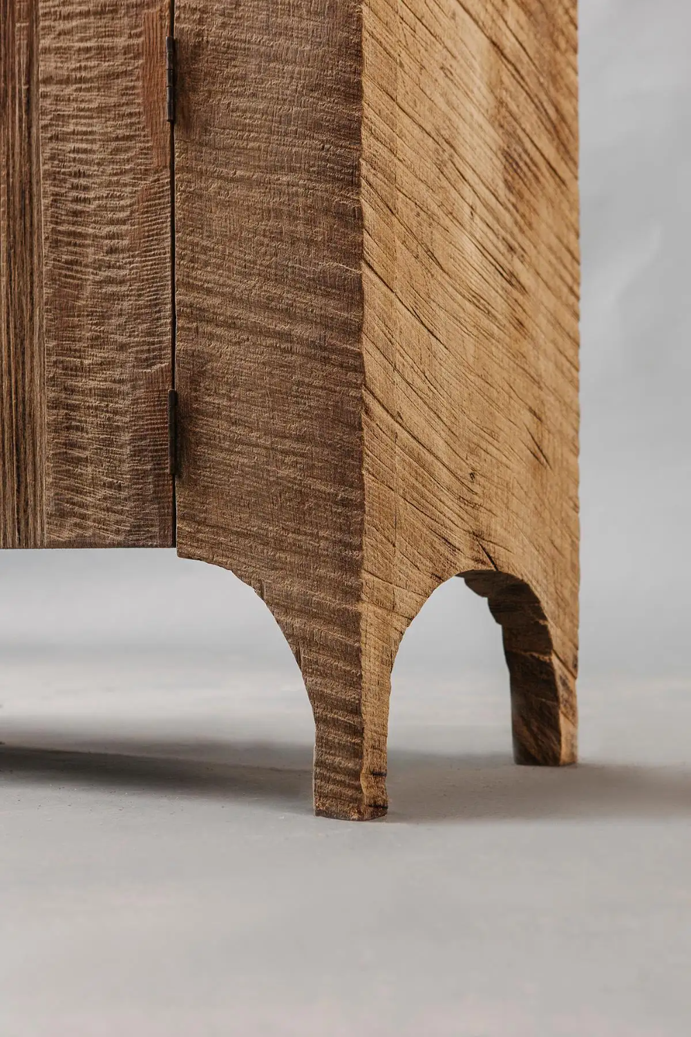 Timeless Elegance: The Beauty of Oak
Furniture