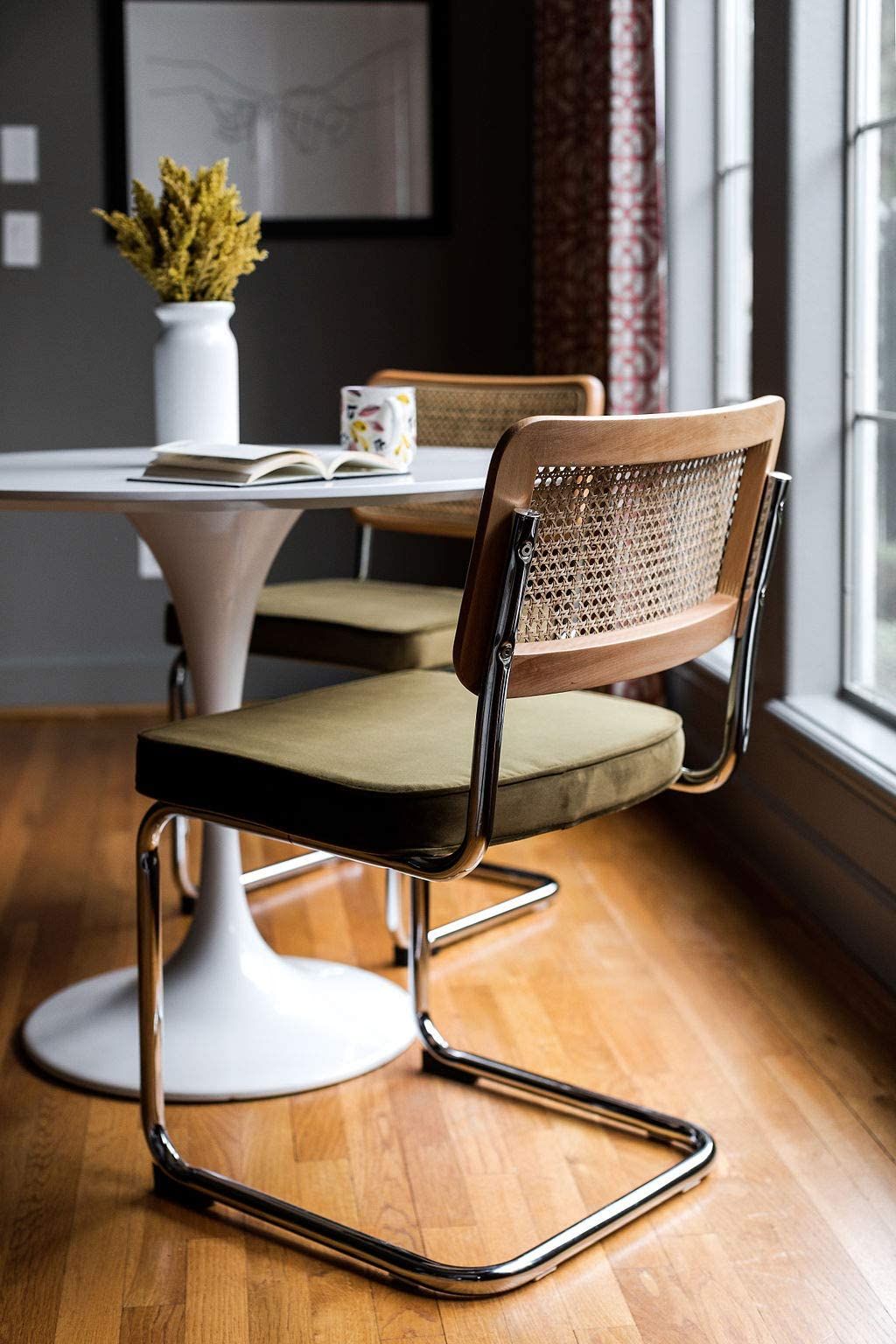 A Guide to Choosing the Perfect Retro
Dining Chairs