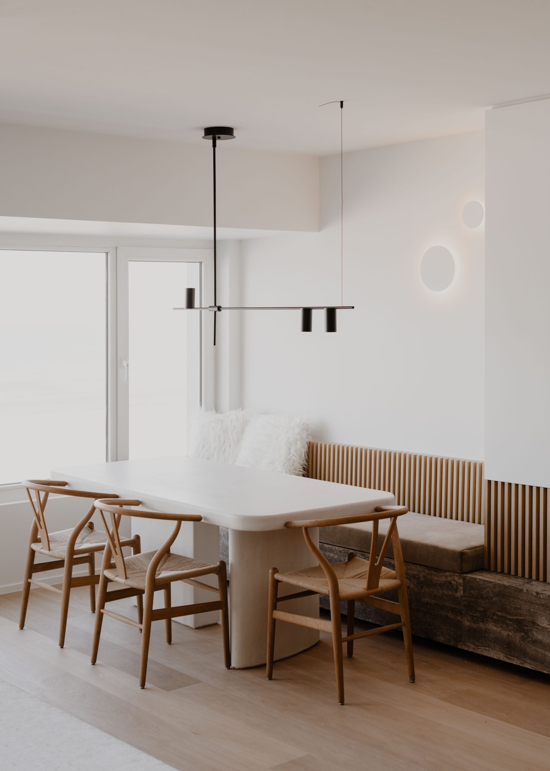 The Timeless Elegance of a White Dining
Table