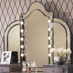 Makeup Vanity Table With Lights Photo | Belezaa Decorations from .