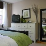 I love the mix of dark and white furniture!! | Guest room decor .