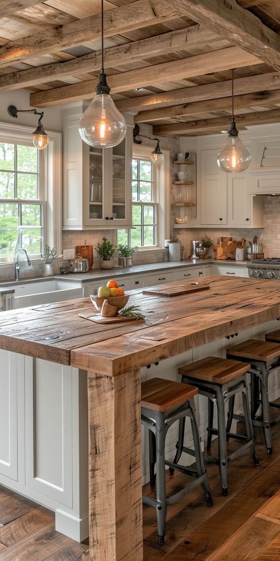 Farmhouse Kitchen Design: Harmonizing Classic Elements with Contemporary Upgrades