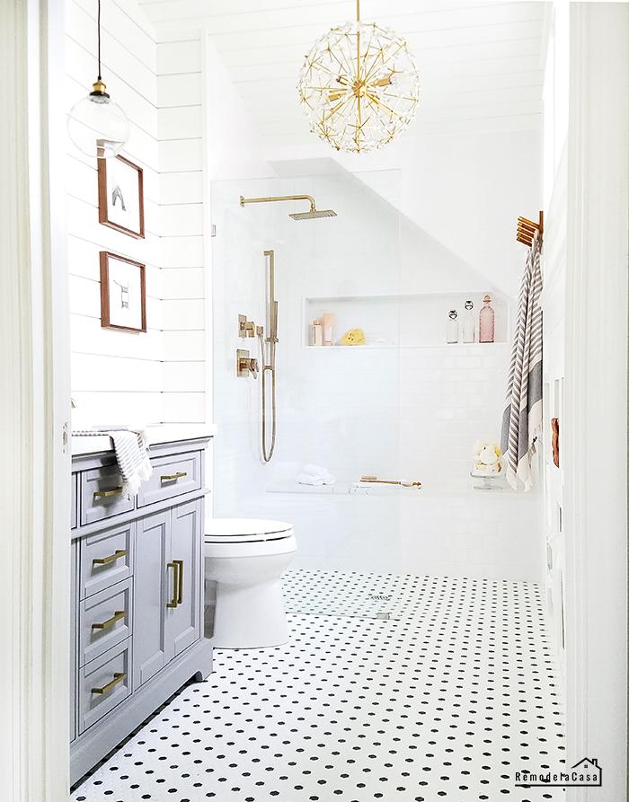 Farmhouse Fresh: ‍Utilize shiplap and vintage accents in your bathroom