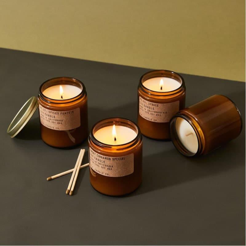 Eco-friendly candles in aromatic scents to create a relaxing atmosphere​ in the boho bathroom