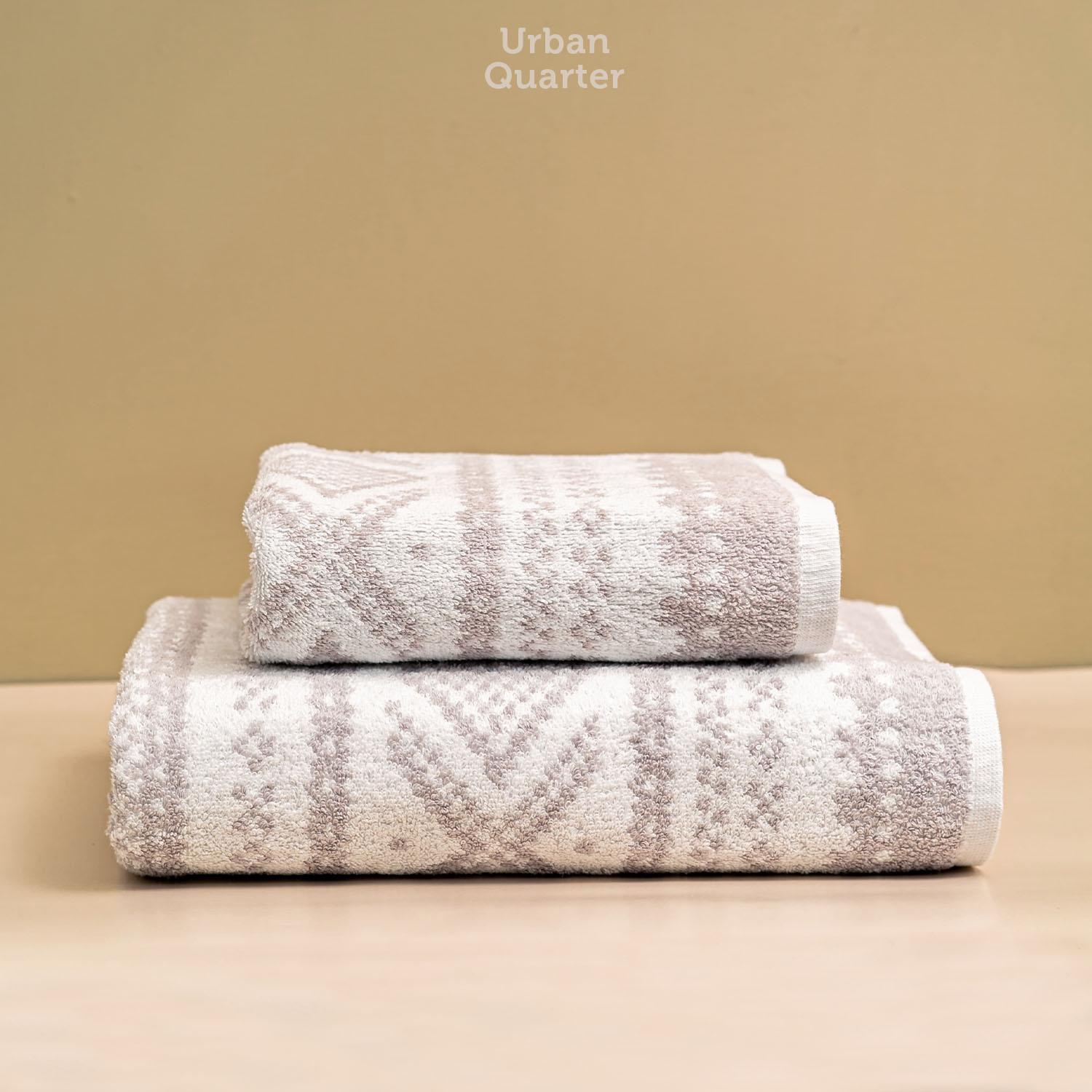 Soft, organic cotton towels complement the boho ⁣bathroom ⁤aesthetic