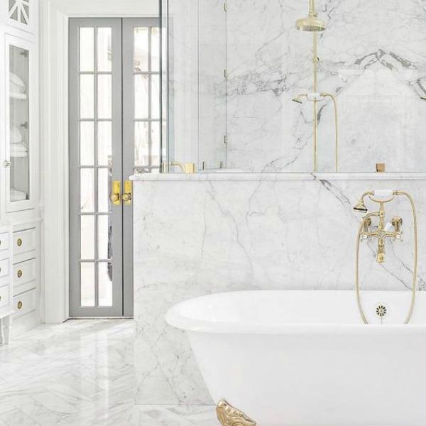 Classic White: Opt for timeless elegance in‍ your all-white bathroom