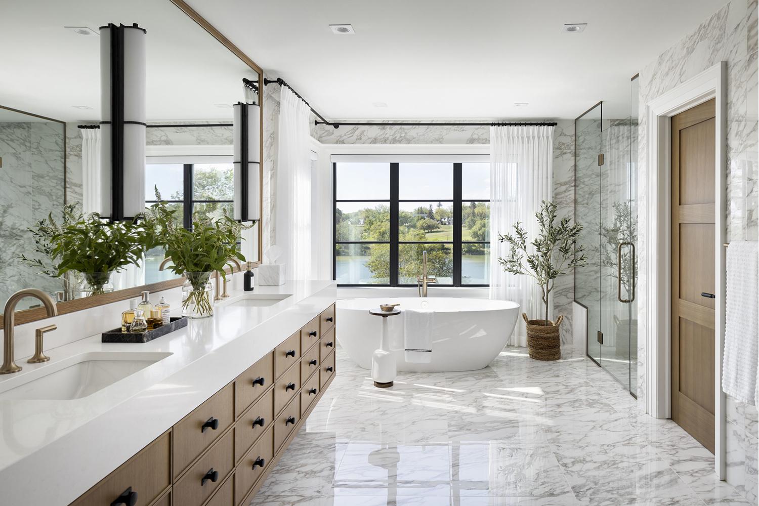 Utilize unexpected ‍colors on the‌ vanity to enhance the energy of‍ your⁣ eclectic bathroom