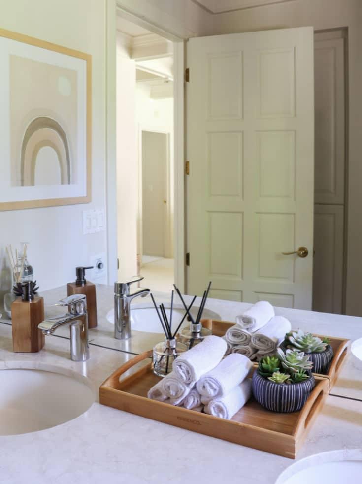 Opt ⁢for simple yet‌ elegant fixtures to‍ maintain a clean boho‍ bathroom look