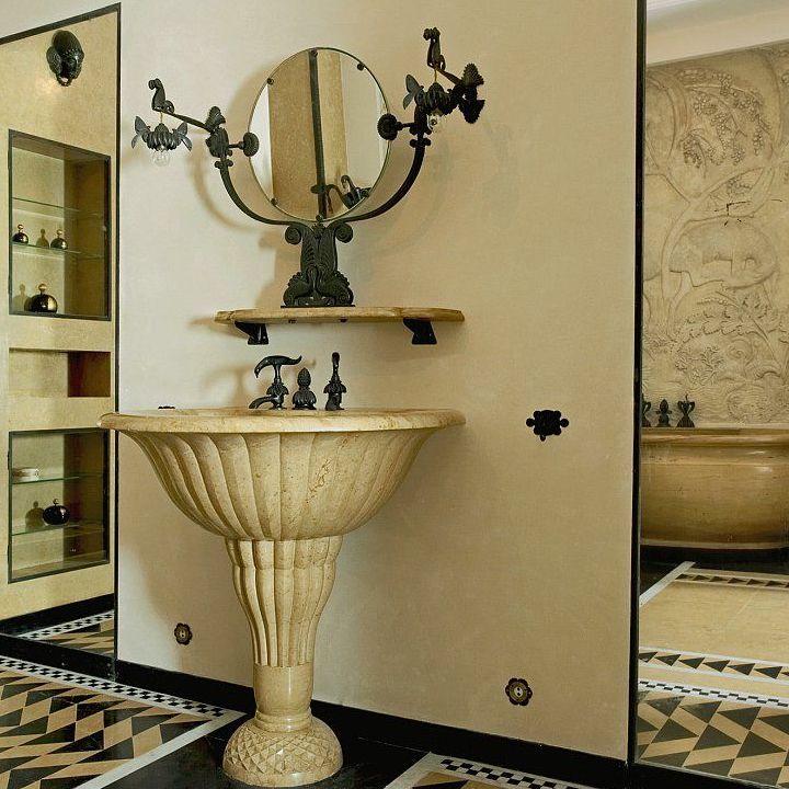 Art Deco Elegance: Geometric patterns and rich colors give your bathroom ​flair