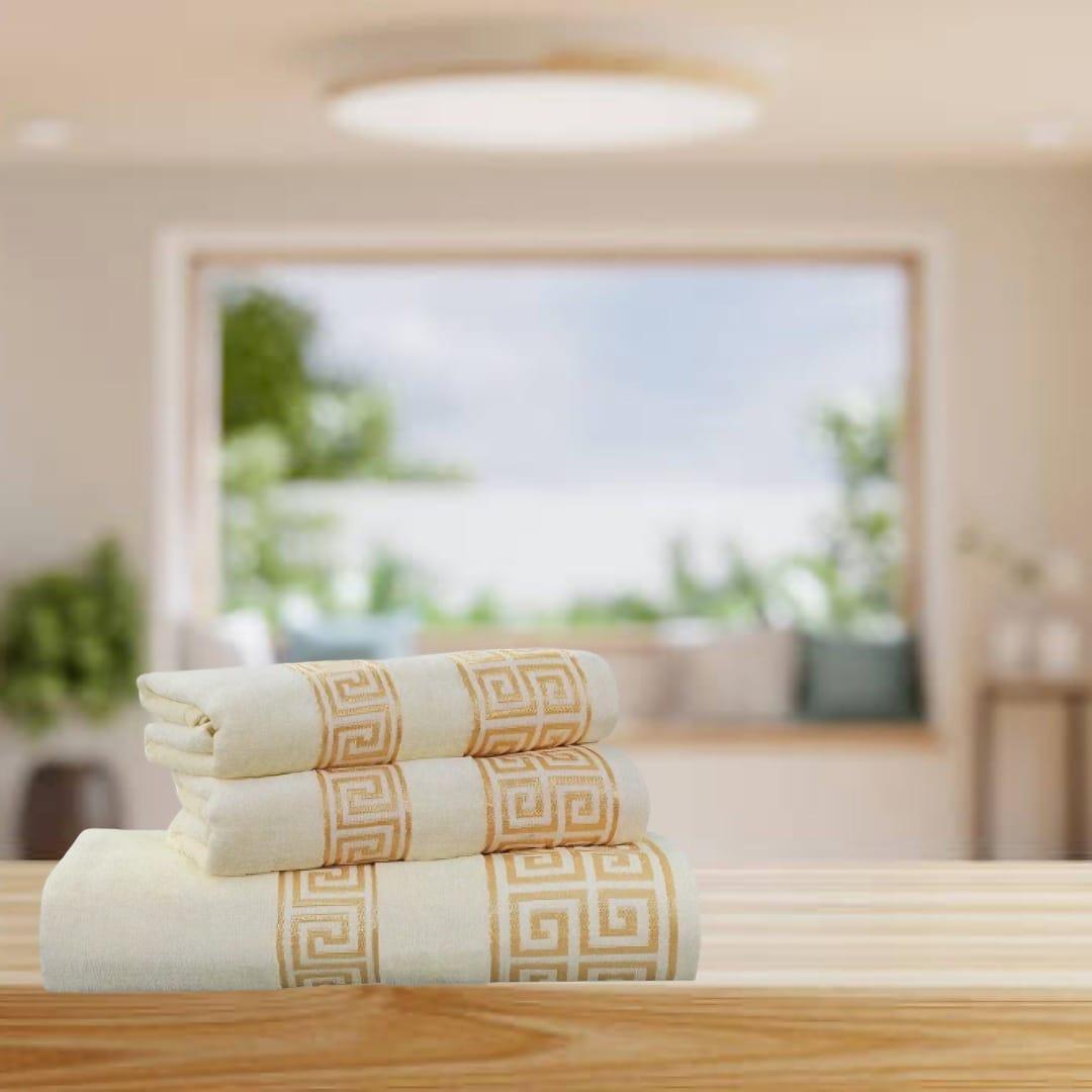 Elegant‌ Bath‌ Towels:⁣ Soft, plush towels add luxury to your modern ⁣bathroom