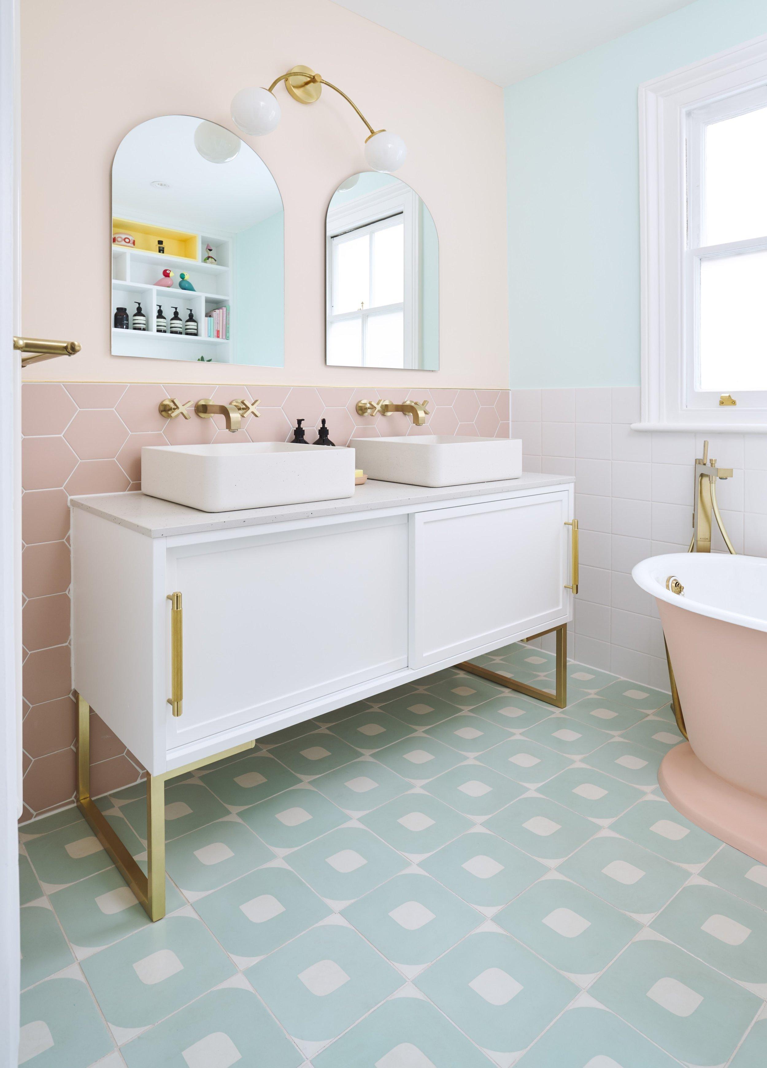 Pastel bathroom accessories⁣ in gentle peach add warmth