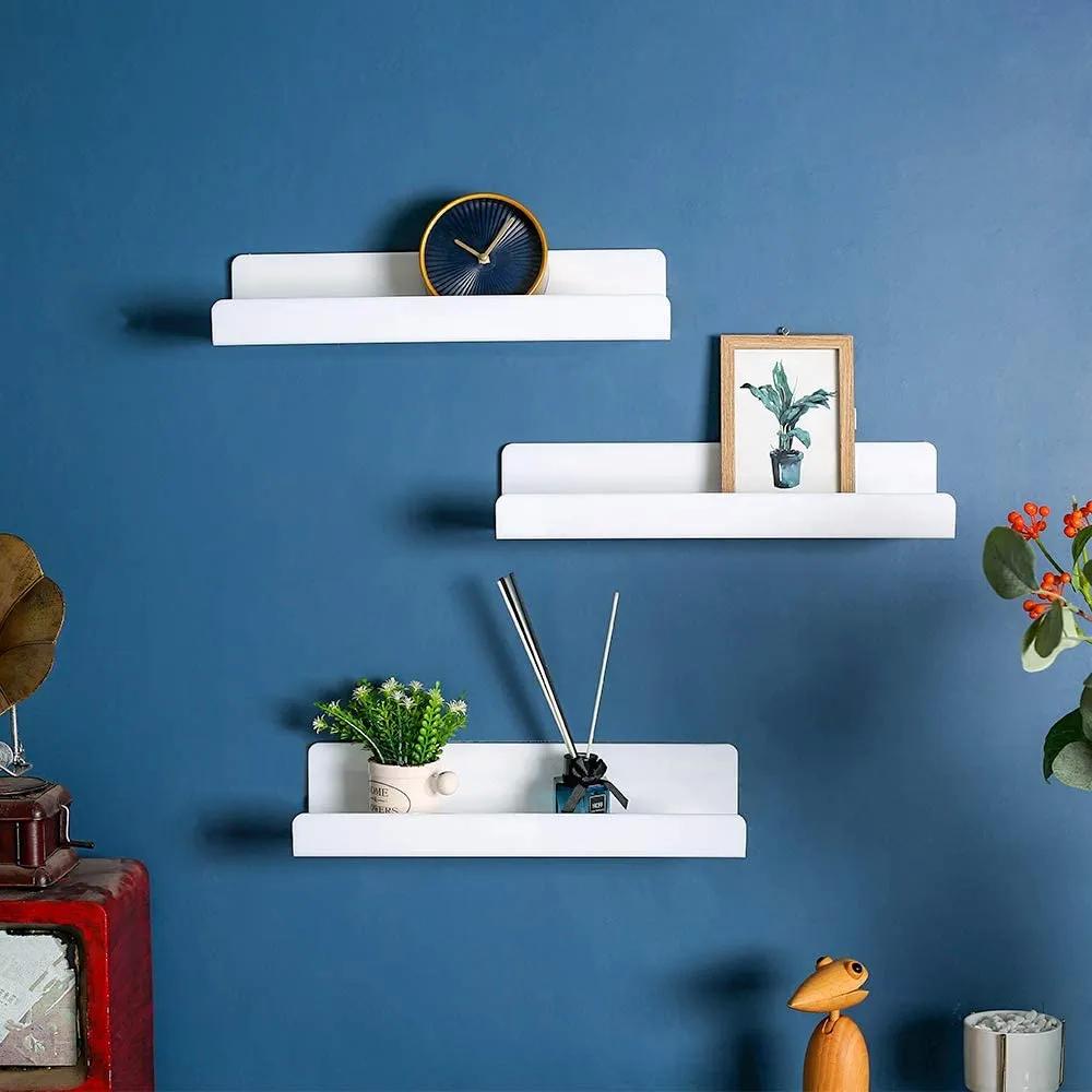 Floating shelves offer chic display options for⁤ your ​modern bathroom