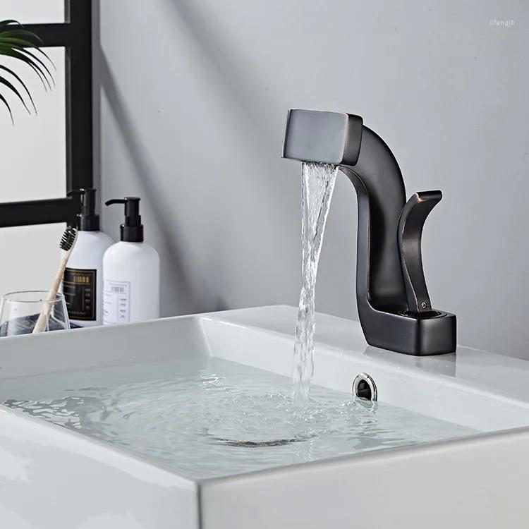 Mix different styles of faucets ⁤for a quirky flair in your eclectic bathroom