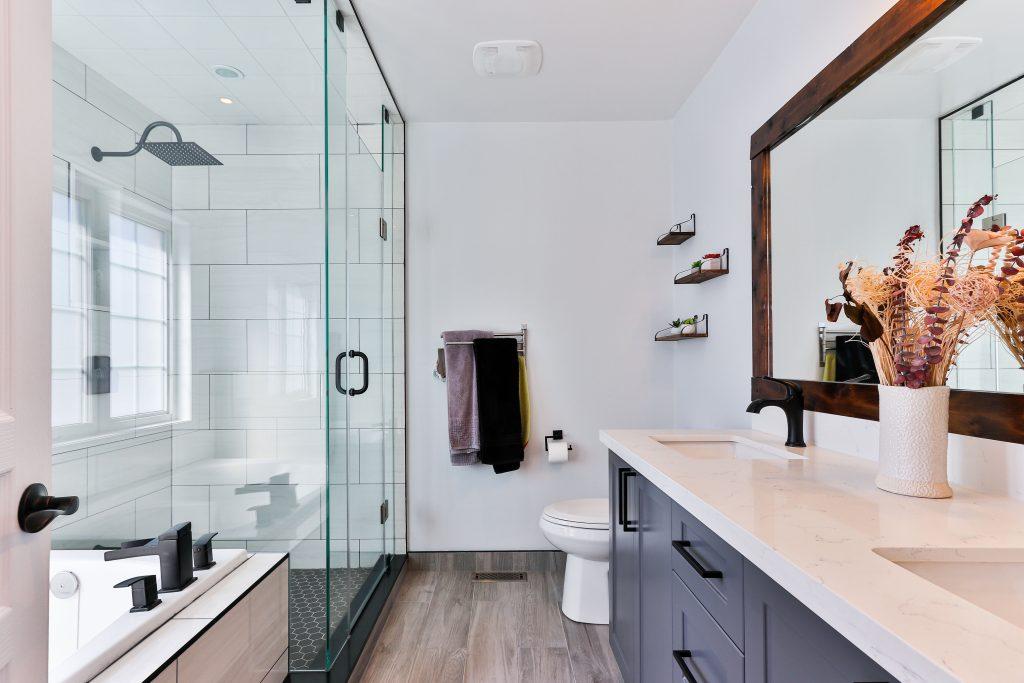 High-tech amenities make everyday routines ⁢easier⁤ in your modern bathroom