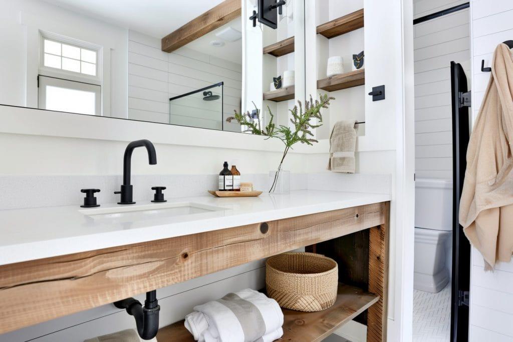 Built-in storage solutions to keep your Modern​ Bathroom clutter-free