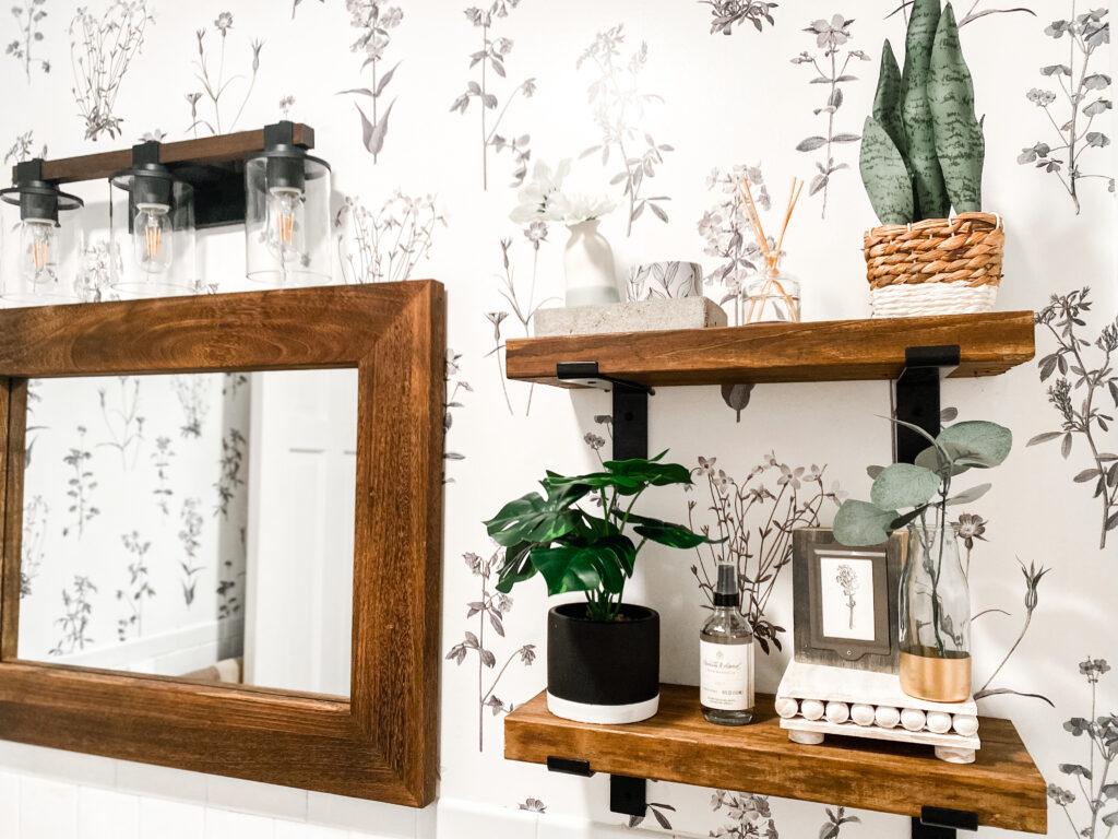 Incorporate an open shelf‍ display⁢ to showcase your​ favorite items ⁣in a boho bathroom