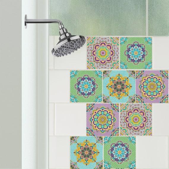 Use colorful tiles to add stunning patterns in your⁣ boho ⁣bathroom