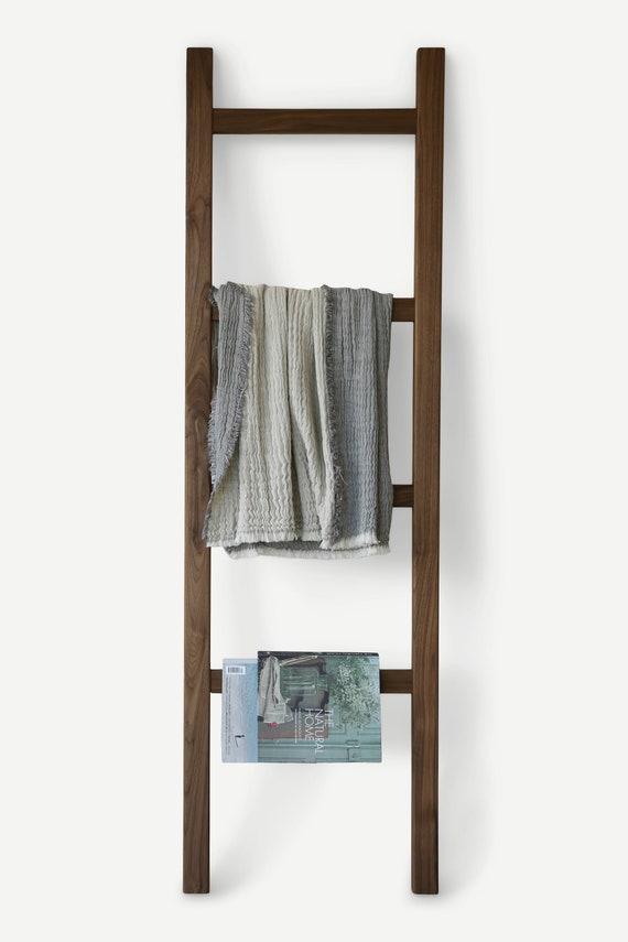 Showcase a‌ wooden⁢ ladder for hanging towels and magazines