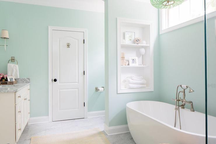 Dreamy Pastels: Soft colors ⁣lend⁣ a tranquil feel to your bathroom