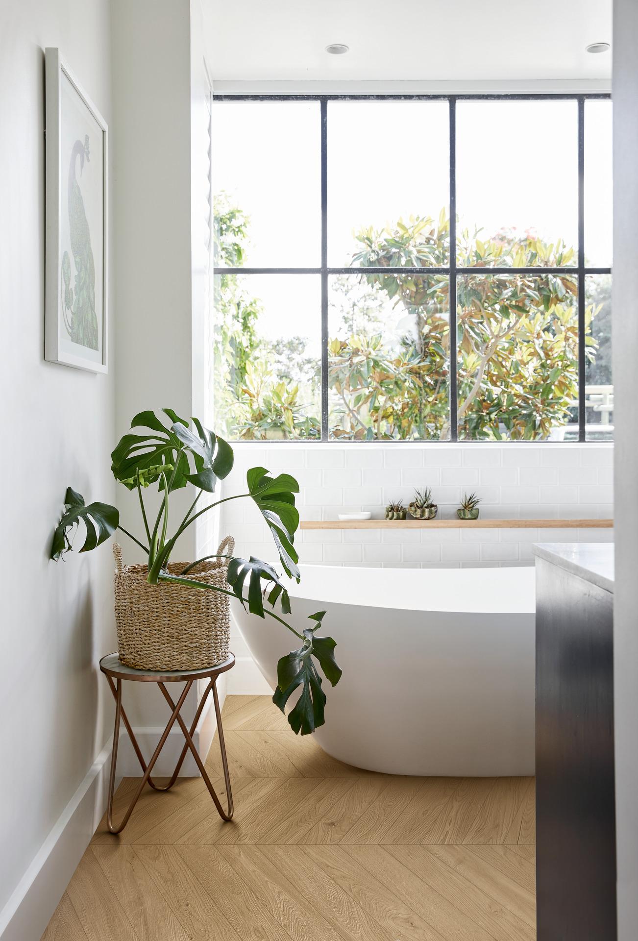 Use wooden tiles for an ​innovative floor design‍ in your wooden bathroom