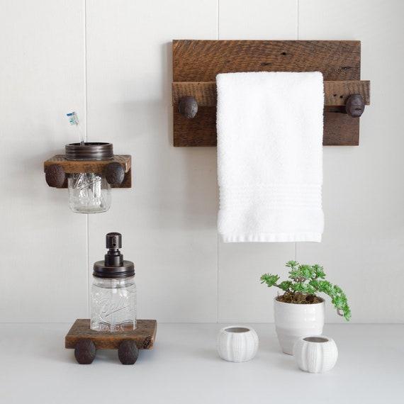 Add warmth using reclaimed wood for your‍ bathroom accessories