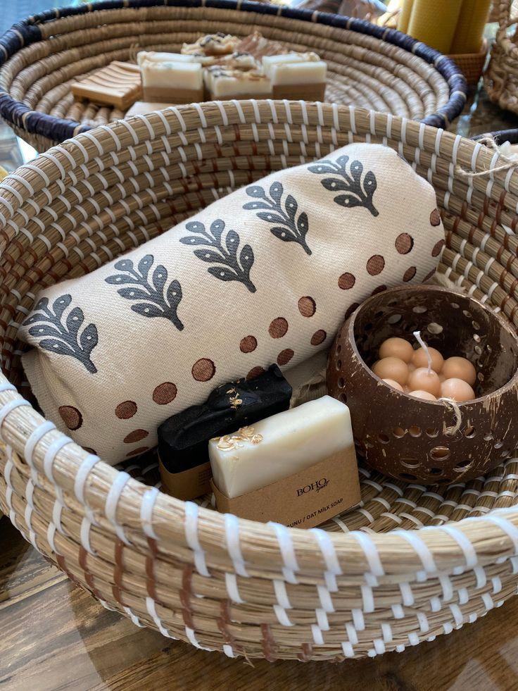 Use wicker‌ storage solutions to keep your boho bathroom clutter-free and chic