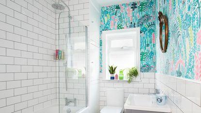 Rainbow-hued pastel​ bathroom tiles​ for a playful‍ design