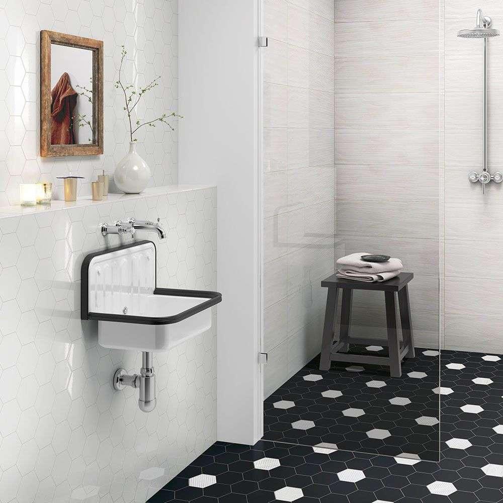 Non-slip ⁤tiles ⁣for safety and style in your Modern Bathroom