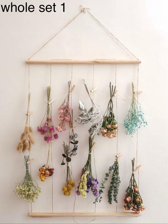 Hang dried⁣ flowers or herbs to ⁤add natural beauty to ⁢your boho⁤ bathroom