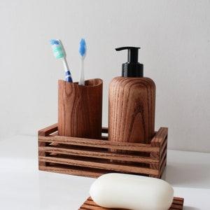 Warm ⁤wooden accents create ⁣a soft,‍ inviting atmosphere in‍ your wooden ‍bathroom