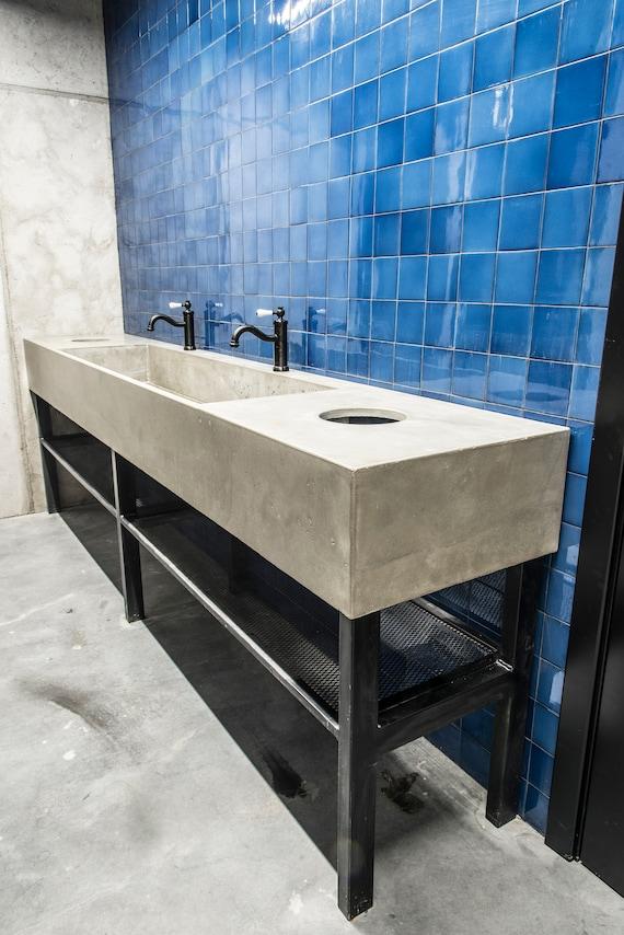 Industrial‌ Chic: Utilize metal and concrete elements for ‍an urban bathroom⁤ vibe