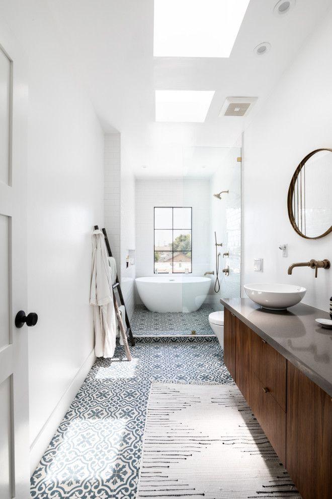 Mediterranean bathroom: introduce warm‌ tones ​and intricate‌ tile work