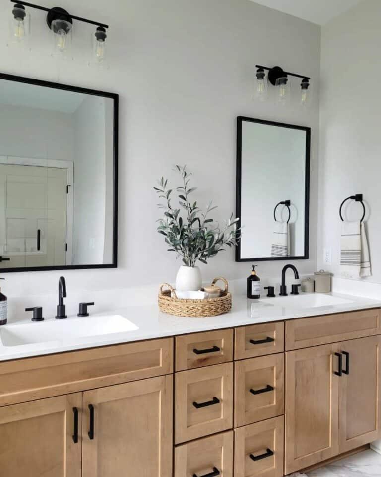 Choose a wooden vanity‌ for a beautiful centerpiece‌ in comfort