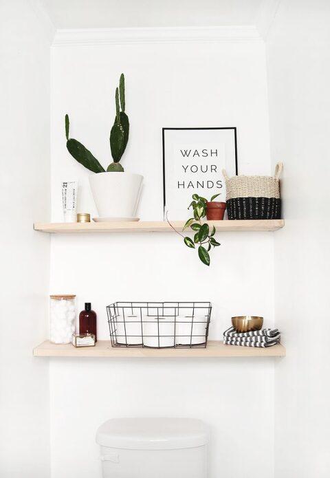 Install wooden shelves for an organized wooden ⁤bathroom display