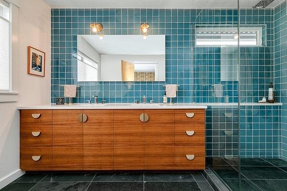 Incorporate custom cabinetry for practicality in your⁢ modern bathroom