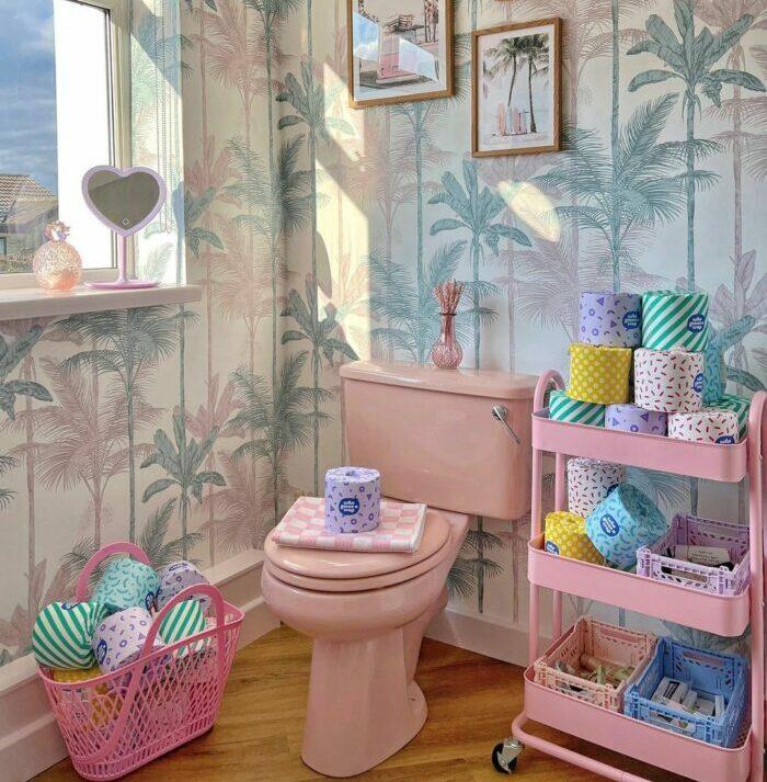 A⁤ pastel ⁢bathroom oasis ​invites ‌relaxation ‌and rejuvenation