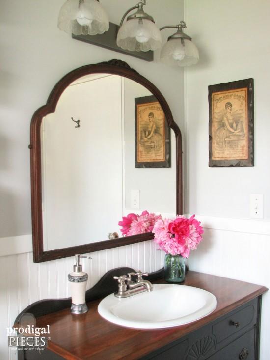 Incorporate vintage finds like antique ⁤mirrors in your eclectic bathroom makeover