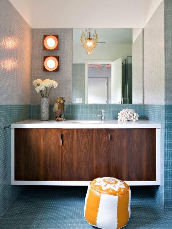 Feature ⁣an oversized mirror ‌as a statement piece in your eclectic bathroom