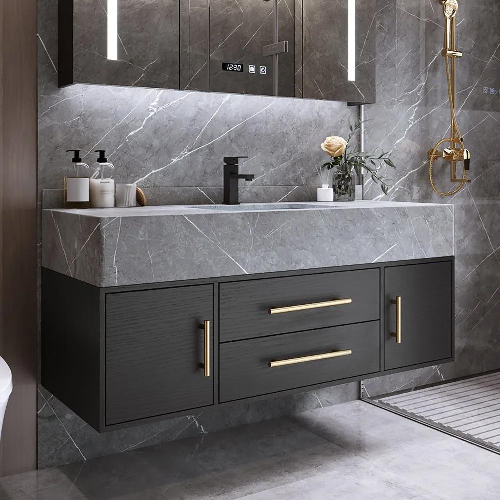 Mismatched furniture pieces ⁢can create a harmonious vibe in your eclectic bathroom