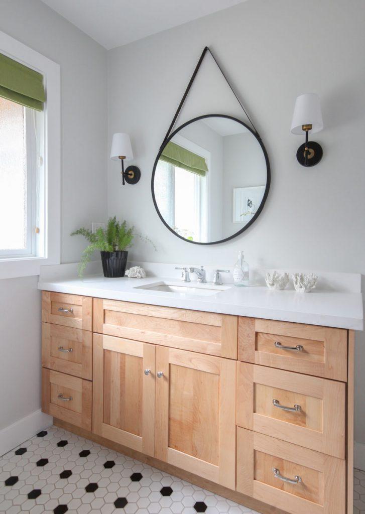 Monochrome Magic: Elegant black and white themes for a striking bathroom