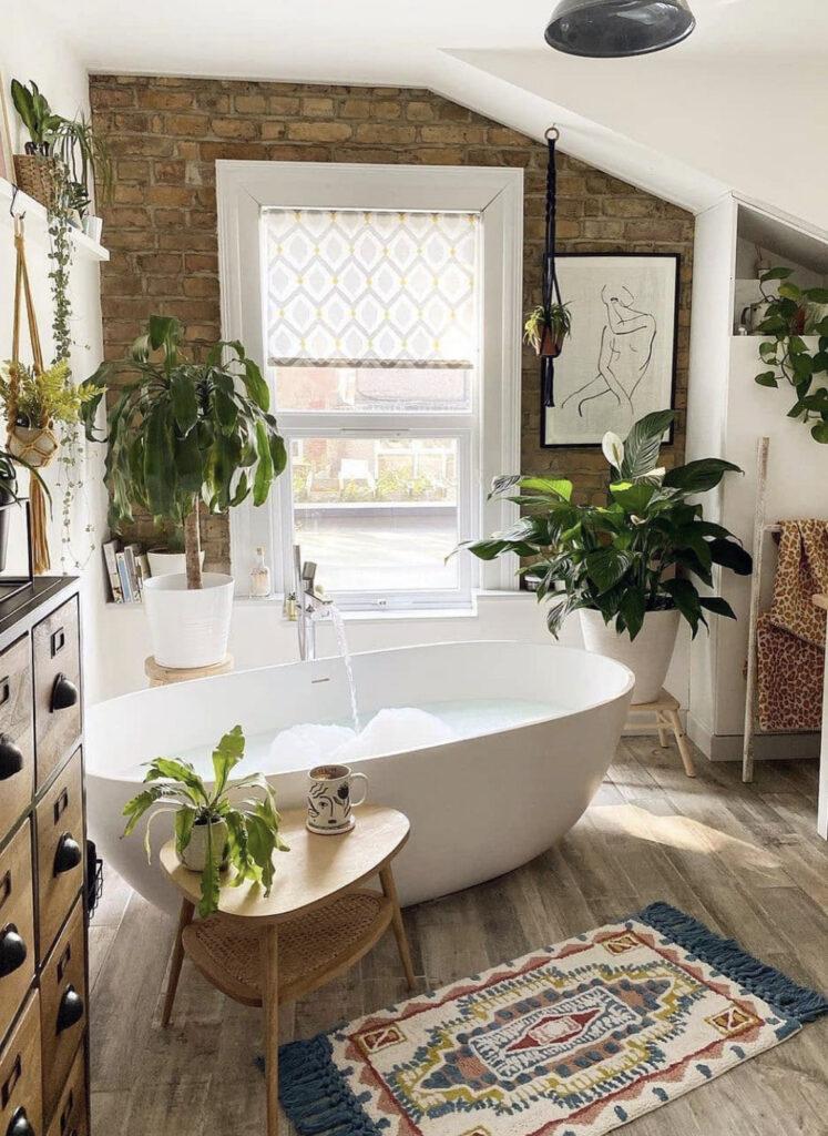 A freestanding tub serves as a centerpiece​ in your ‌boho bathroom