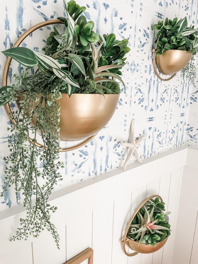 Add ‍greenery with unique⁢ planters to ⁢freshen your eclectic bathroom