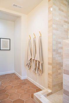 Earthy-toned tiles contribute ⁤to the natural vibe ​of ‍a boho bathroom