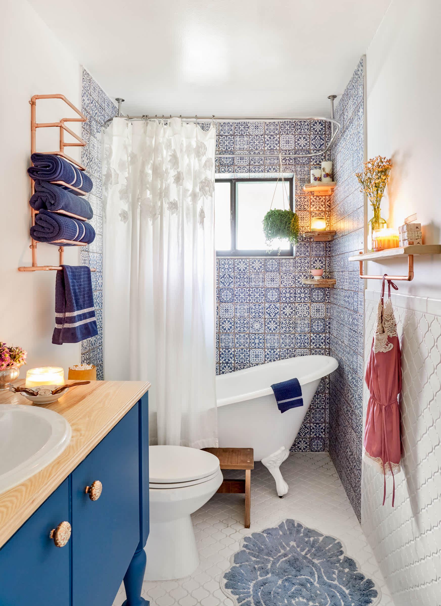 Add⁤ vibrant artwork that speaks to ⁢your spirit in your boho bathroom