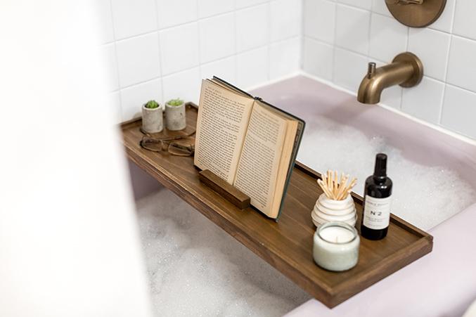 Add a ​wooden bath tray for luxury during relaxation ‍in your wooden bathroom