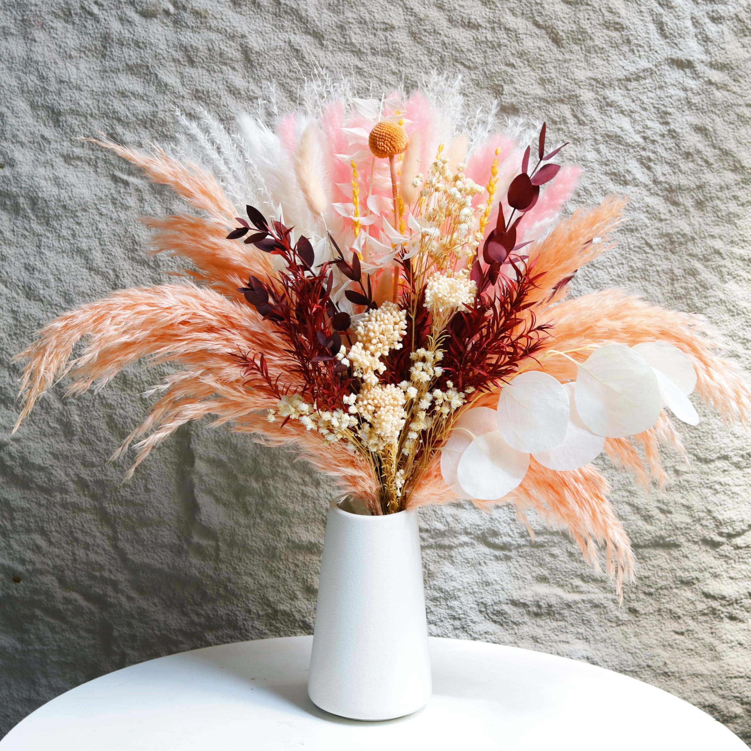 Dried⁣ flower arrangements offer a nostalgic touch in your‍ boho ⁣bathroom