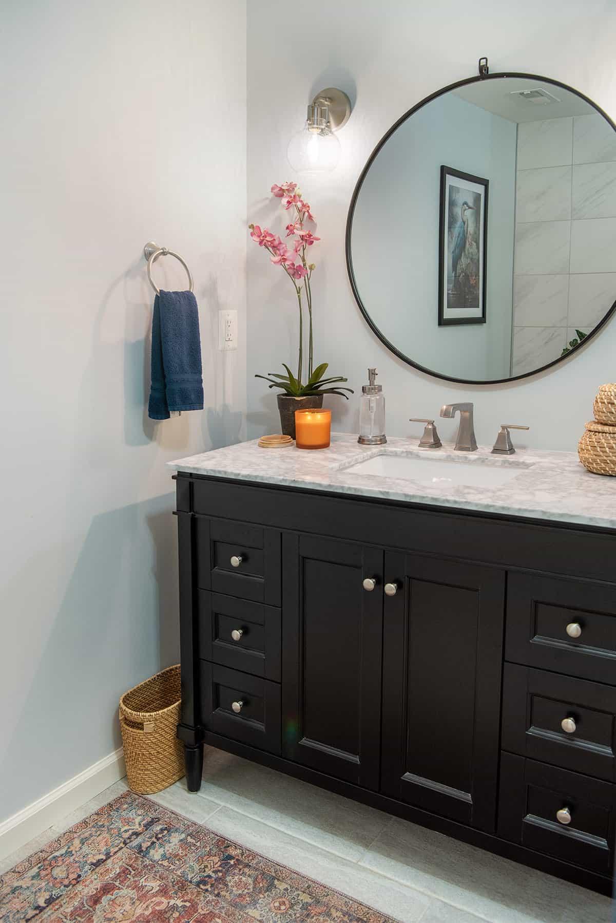 Opt for artisan-crafted mirrors ⁢to reflect your unique boho bathroom style